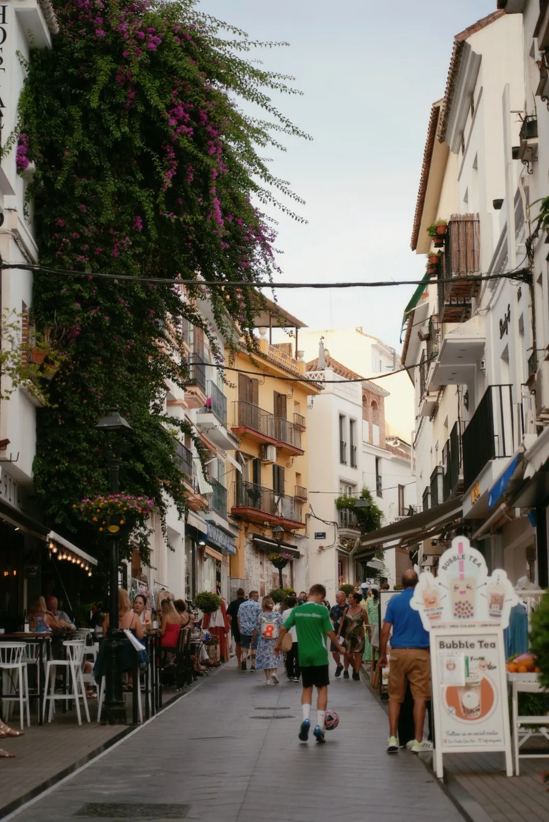 Daily Life in Marbella, photo 5